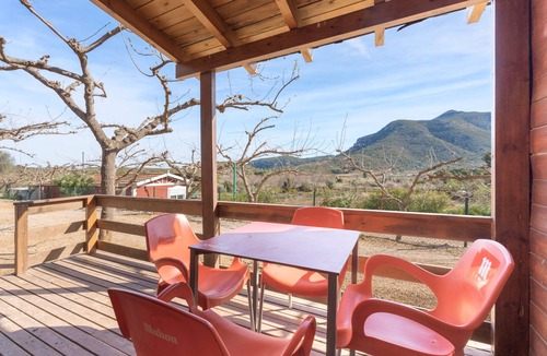Barx House | Holiday Home 'Cabaña Madera B' with Mountain View, Wi-Fi and Air Conditioning