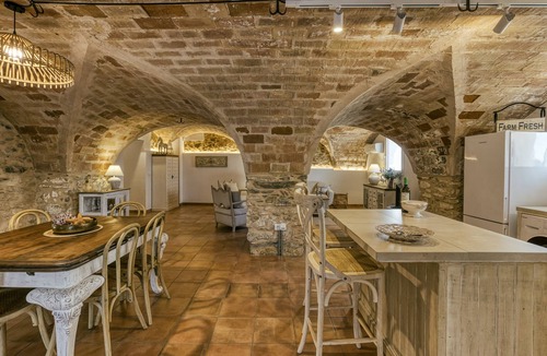 Llanca House | Holiday Home 'Can Bosch' with Mountain View, Wi-Fi and Air Conditioning