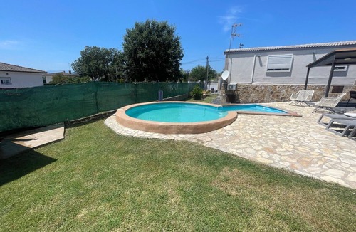 Sils House | Holiday Home 'Can Dennis' with Private Pool, Wi-Fi and Air Conditioning