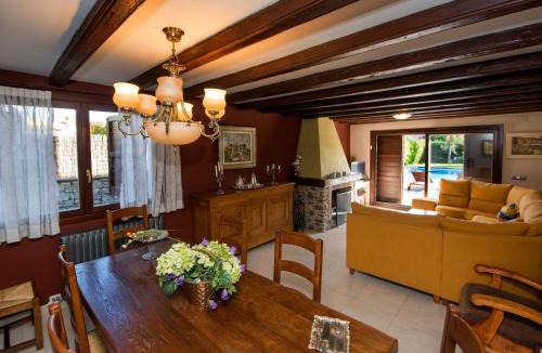 Seu de Urgell House | Holiday Home can Oscar by Interhome
