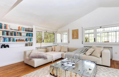 Pals House | Holiday Home Casa Blue Art by Interhome