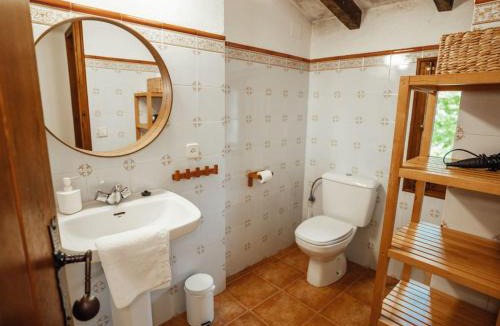 Sant Salvador de Bianya House | Holiday Home Casa Rural El Callís mit Bergblick by Interhome