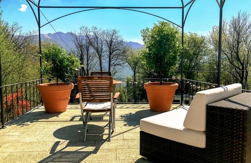 Carona House | Holiday Home CASA GIRR
