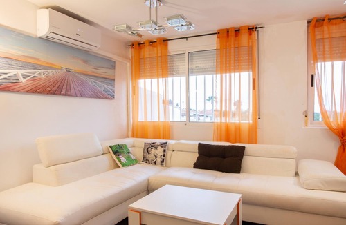 La Siesta House | Holiday Home Casa kahl with Terrace, A/C & Wi-Fi