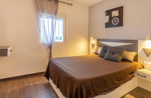 La Siesta House | Holiday Home Casa kahl with Terrace, A/C & Wi-Fi