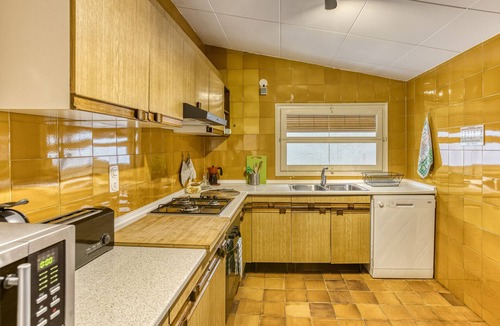 Peratallada House | Holiday Home 'Casa Peratallada' with Wi-Fi and Air Conditioning