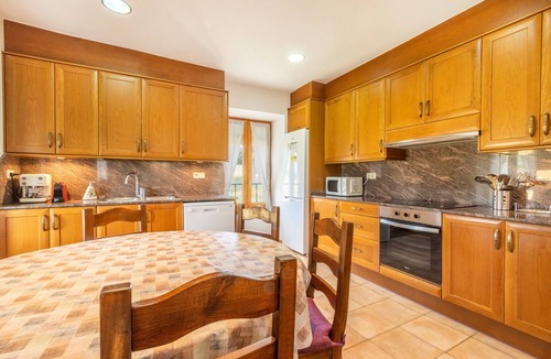 Solsona House | Holiday Home 'Casa Ponet' with Mountain View, Private Pool and Wi-Fi