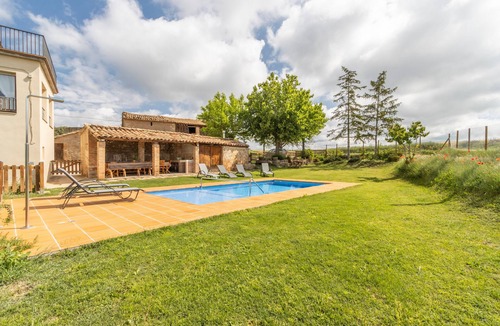 Solsona House | Holiday Home 'Casa Ponet' with Mountain View, Private Pool and Wi-Fi