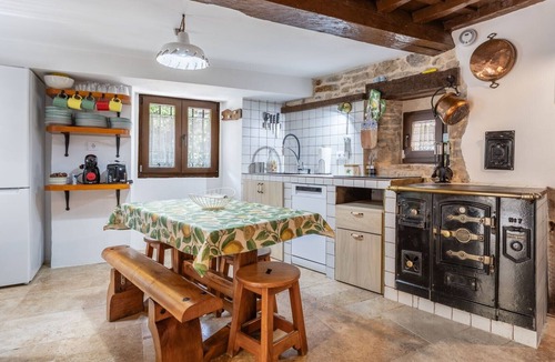 Potes House | Holiday Home 'Casa Raymonde' with Mountain View, Balcony and Wi-Fi