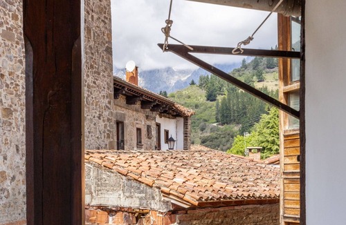 Potes House | Holiday Home 'Casa Raymonde' with Mountain View, Balcony and Wi-Fi