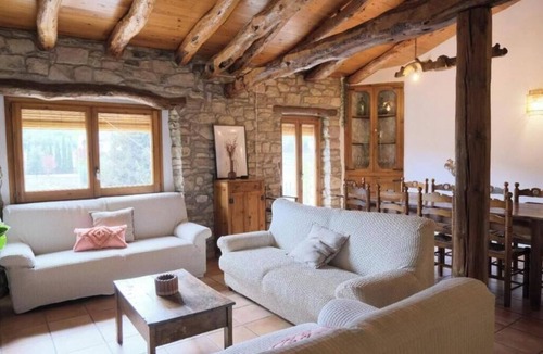 Vilagrasa House | Holiday Home 'Casa Rural Cal Caminer' with Private Pool, Wi-Fi and Air Conditioning