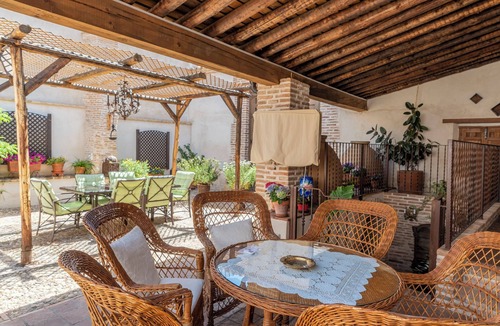 Noves House | Holiday Home 'Casa Rural 5 Estrellas El Baluarte' with Private Pool, Private Garden and Wi-Fi
