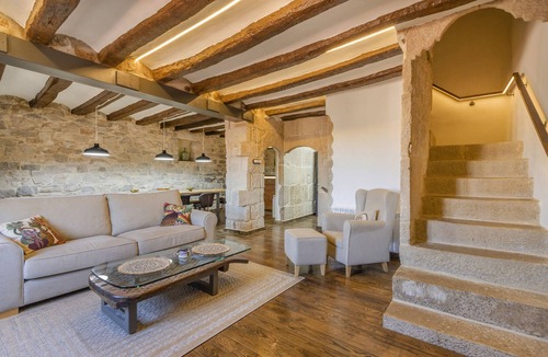 Nalec House | Holiday Home 'Casa Rural Con Spa En La Bodega' with Mountain View and Wi-Fi