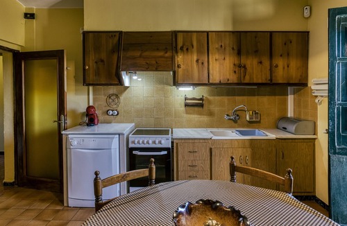 Serinya House | Holiday Home 'Casa Rural Ideal Per Famílies' with Mountain View, Wi-Fi and Air Conditioning