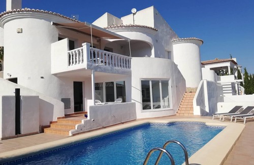 Jalon Villa | holiday home Casalucka4enjoy with private pool and mountain views