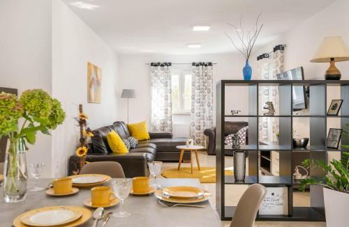 Prodol House | Holiday Home Casetta Filip by Interhome
