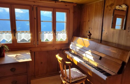 Buerglen Ski Chalet | Holiday home Musikheim