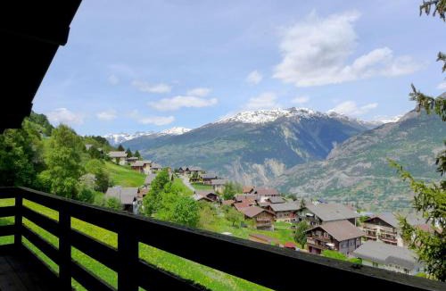 Eischoll House | Holiday Home Chalet Ninette by Interhome
