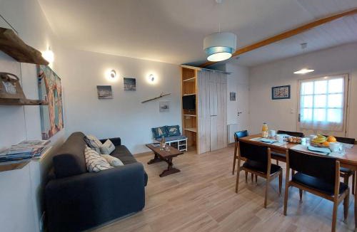 L'Epine House | Holiday Home Charme de la Petite Bosse by Interhome