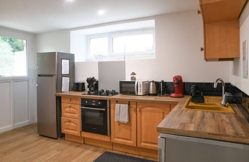 Saint-Beron House | Holiday Home 'Charming House in Saint Béron' with Mountain View, Wi-Fi and Air Conditioning