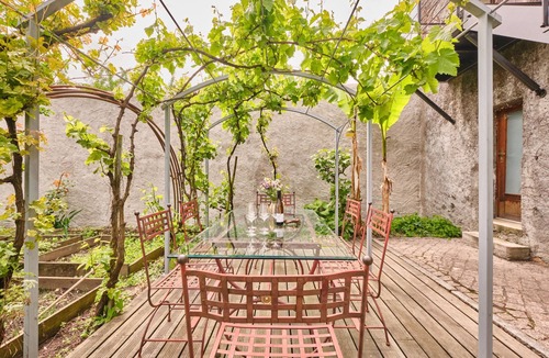 Arbin House | Holiday Home 'Chateau De Merande' with Mountain Views, Private Terrace and Wi-Fi