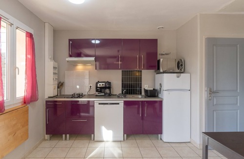 Les Vans House | Holiday Home 'Chêne' with Mountain View, Wi-Fi and Air Conditioning