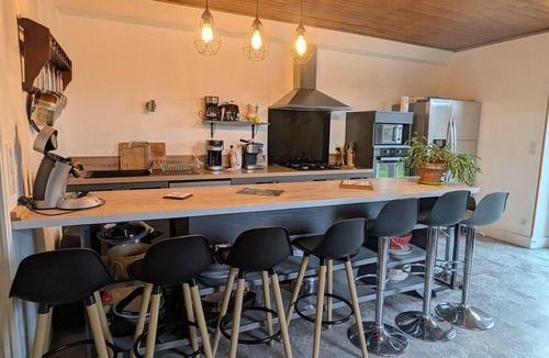 Domeyrat House | Holiday Home 'Chez Gustou' with Mountain View, Wi-Fi and Air Conditioning