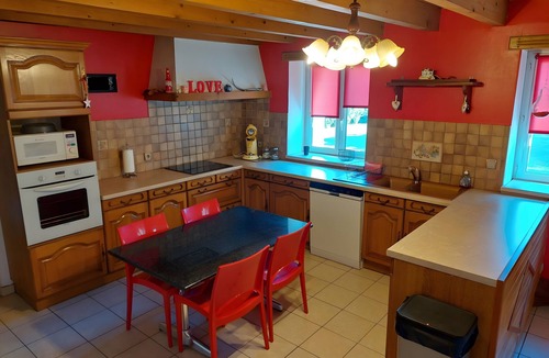 Campan House | Holiday Home 'Chez Philippe' with Mountain View, Private Garden and Wi-Fi