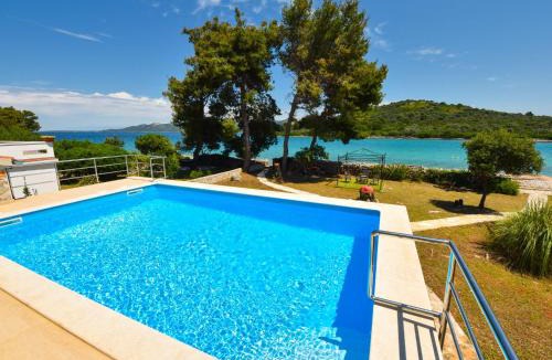 Mali Iz House | Holiday Home Cici by Interhome