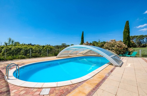 Aspiran House | Holiday Home 'Citron' with Shared Pool, Private Garden and Wi-Fi