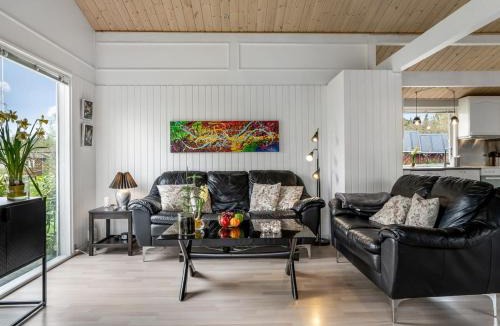 Hou House | Holiday Home Clarabelle - 700m from the sea by Interhome