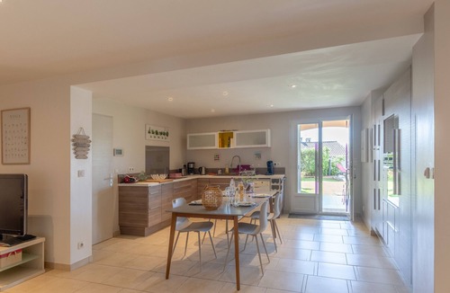 Saint-Privat House | Holiday Home "Coeur d'Ardèche, Spacious & Pleasant" with Panoramic View, Private Pool & Jacuzzi