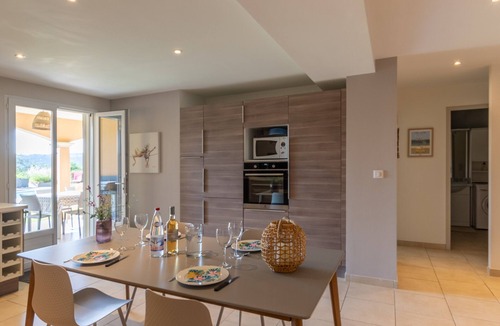 Saint-Privat House | Holiday Home "Coeur d'Ardèche, Spacious & Pleasant" with Panoramic View, Private Pool & Jacuzzi