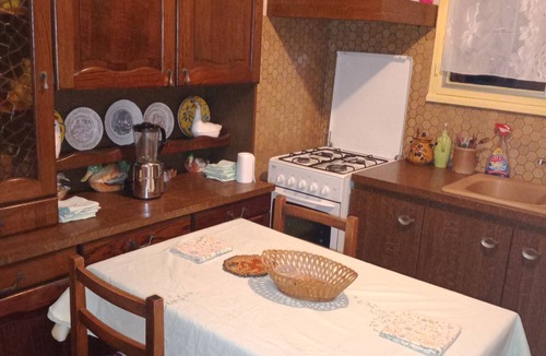 Montlucon House | Holiday Home "complète" with Balcony & Wi-Fi