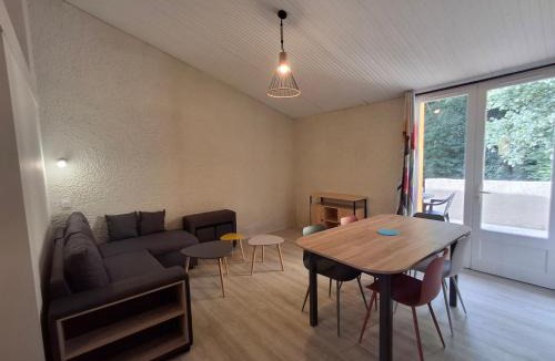 Mareuil-Sur-Lay-Dissais House | Holiday Home Cottage Premium mit Terrasse by Interhome