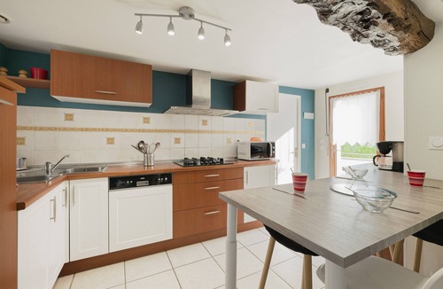 Chateaugiron House | Holiday Home 'Cours Péan' with Private Terrace, Private Garden and Wi-Fi