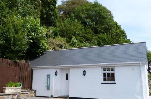Nantgarw House | Holiday Home Cysgod y Coed