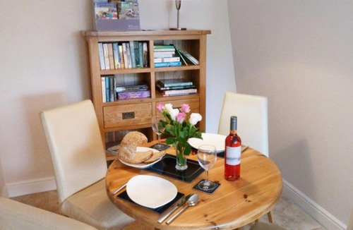 Nantgarw House | Holiday Home Cysgod y Coed