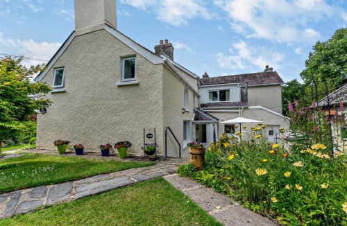 Llangeler House | Holiday Home Daisy by Interhome