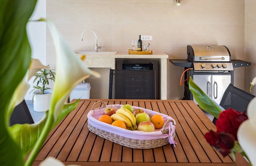 Mali Vareski Villa | Holiday Home Dandelion with Pool