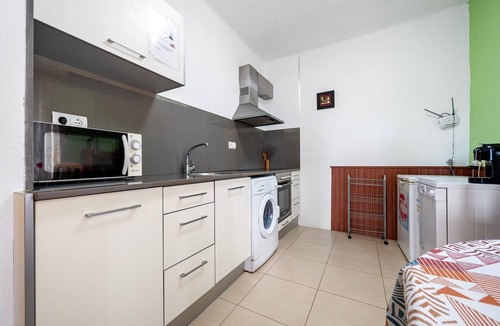 El Ligallo del Ganguil House | Holiday Home "de l'avi" with Pool, Garden & Wi-Fi