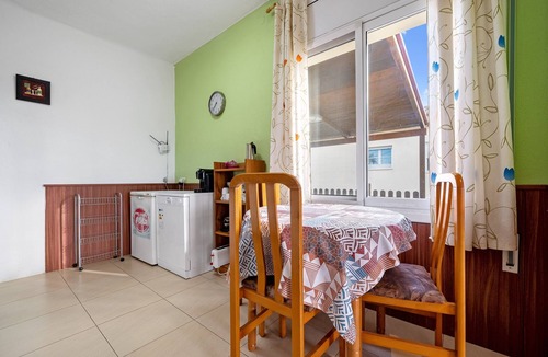 El Ligallo del Ganguil House | Holiday Home "de l'avi" with Pool, Garden & Wi-Fi