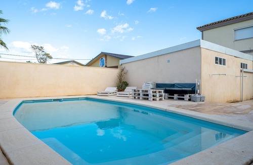 El Ligallo del Ganguil House | Holiday Home "de l'avi" with Pool, Garden & Wi-Fi