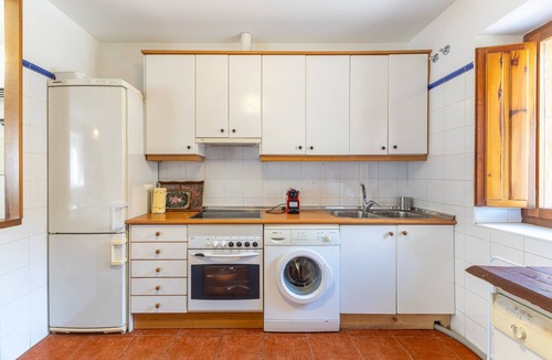 Orejana House | Holiday Home 'De Los Maestros' with Private Garden and Wi-Fi