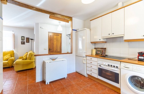Orejana House | Holiday Home 'De Los Maestros' with Private Garden and Wi-Fi