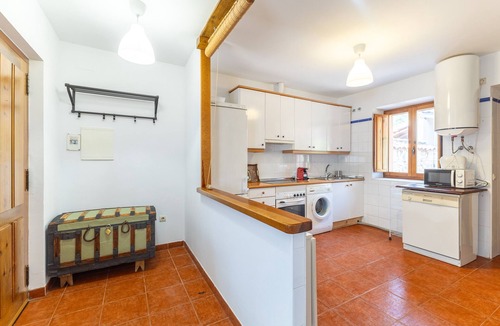 Orejana House | Holiday Home 'De Los Maestros' with Private Garden and Wi-Fi