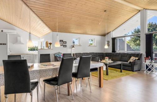 Flovt Strand House | Holiday Home Delko - 650m from the sea by Interhome