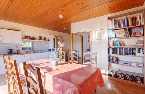Camelas House | Holiday Home 'Dels Ocells' with Sea View, Shared Pool and Wi-Fi