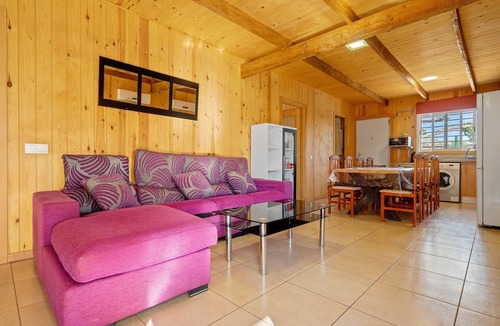 El Ligallo del Ganguil House | Holiday Home "Delta" with Shared Pool, Garden & Wi-Fi