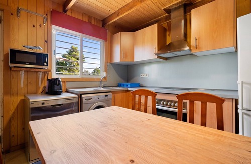 El Ligallo del Ganguil House | Holiday Home "Delta" with Shared Pool, Garden & Wi-Fi